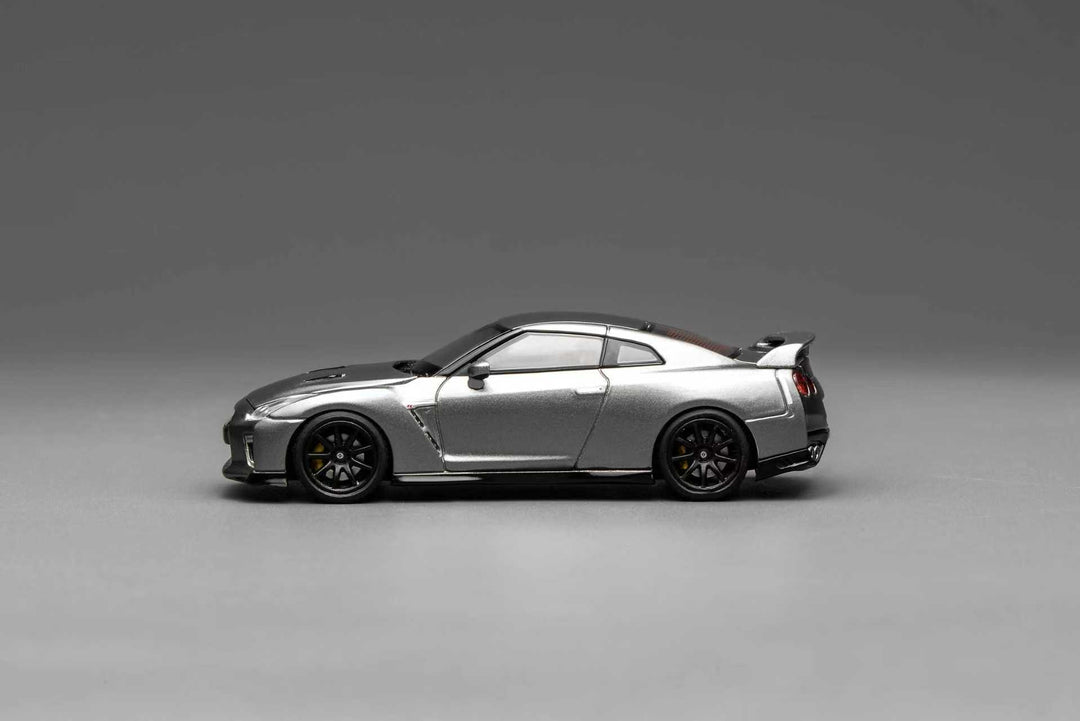 [Preorder] MOTORHELIX 1:64 Nissan GT-R (R35) Track Edition Engineered by NISMO 2020 M63515