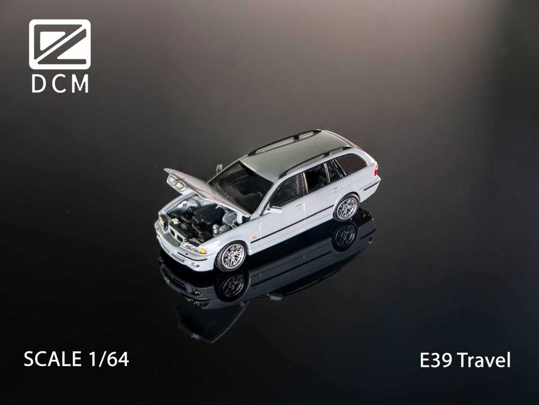 [Preorder] DCM 1:64 E39 Touring (5 Colours)