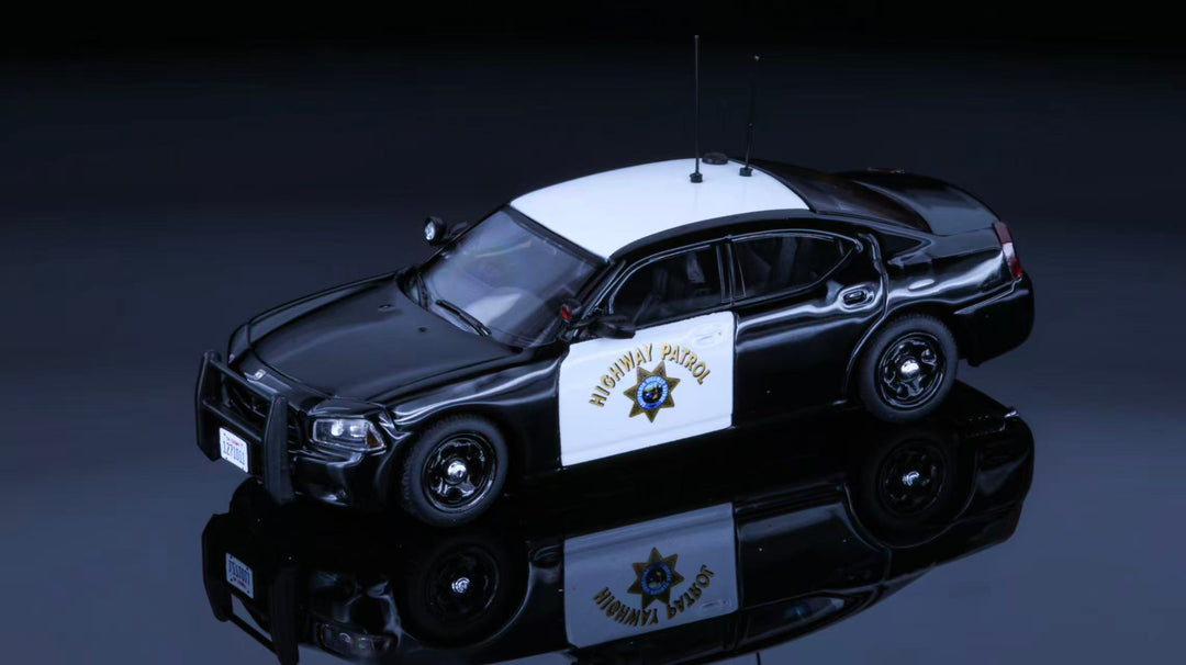 [Preorder] Rollin 1:64 CHP California Highway Patrol (2 Versions)