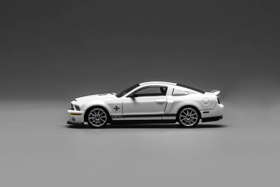 [Preorder] MOTORHELIX x GreenLight 1:64 Ford Mustang Shelby GT500 2007 (2 Colours)