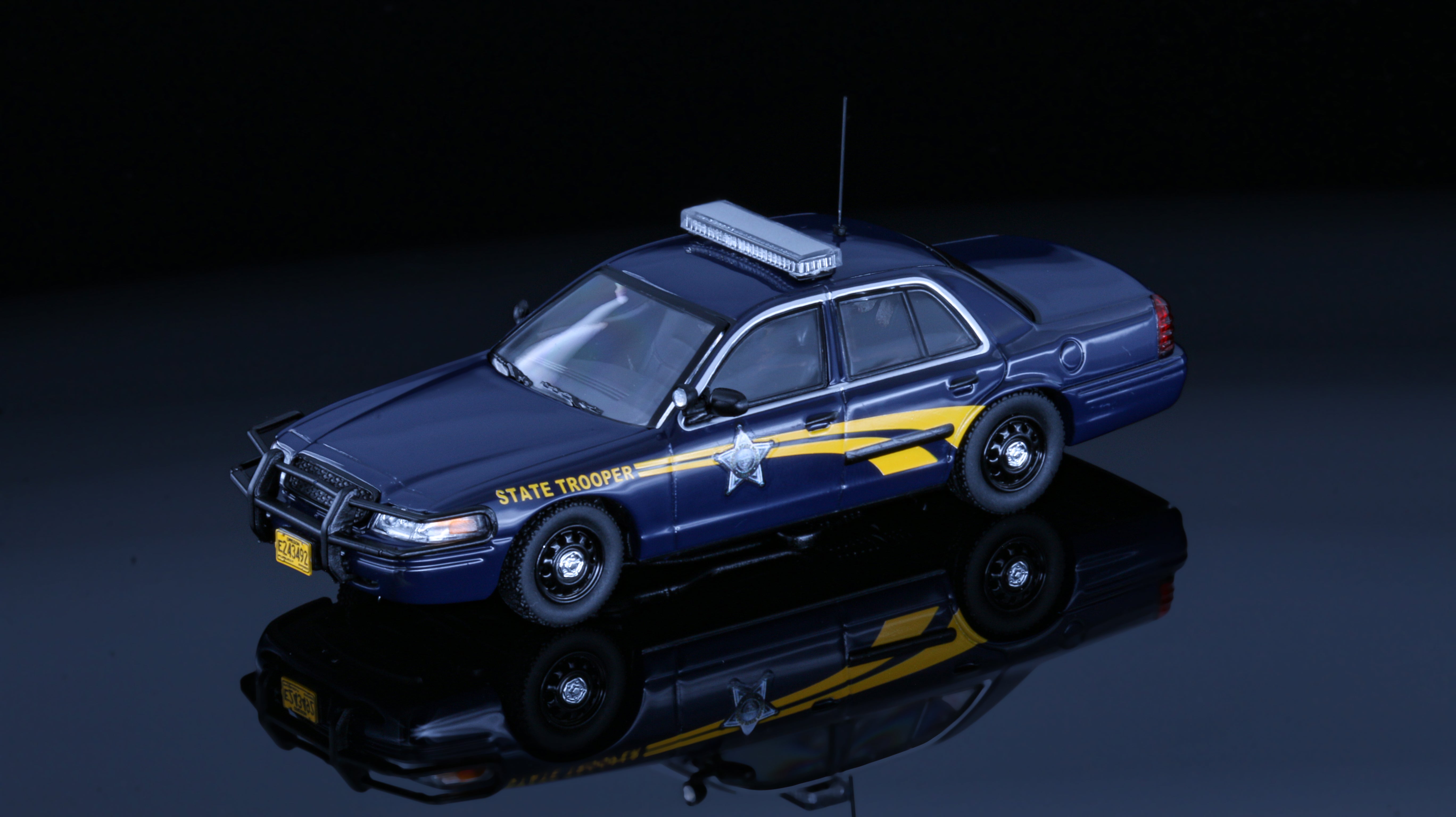 Rollin 1:64 Ford Crown Victoria 