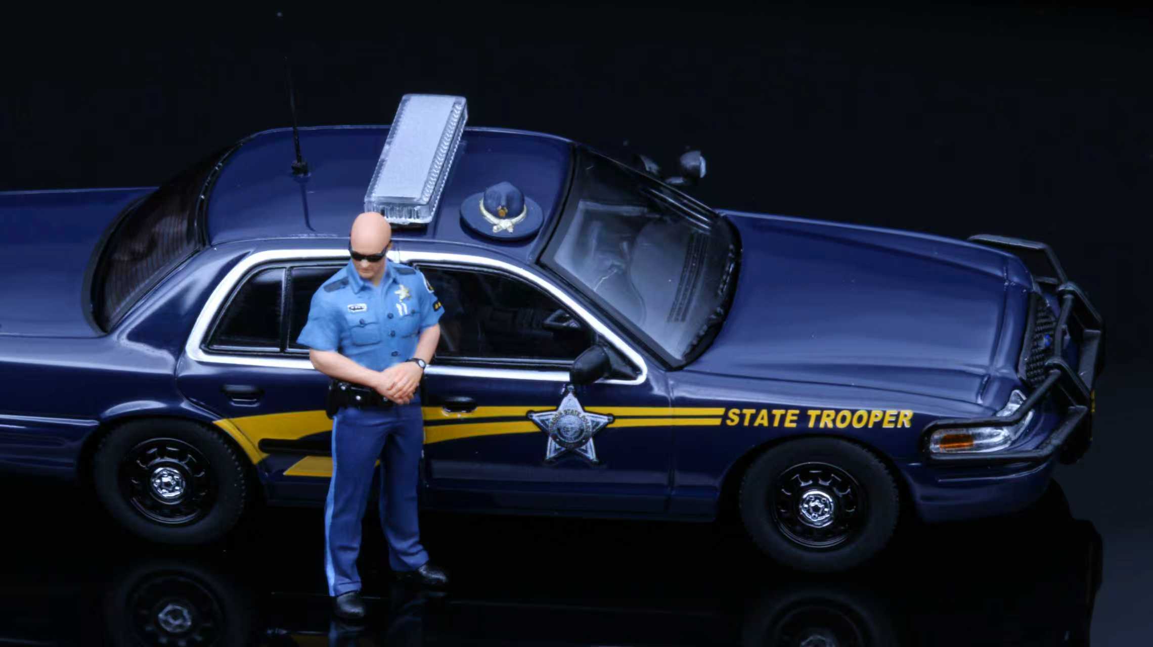 Rollin 1:64 Ford Crown Victoria 