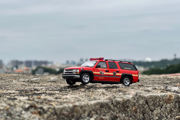[Preorder] MK Miniatures 1:64 2003 Chevrolet Suburban Los Angeles Fire Truck HEC 2025