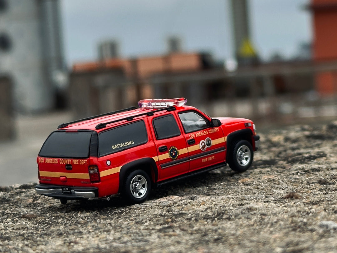 [Preorder] MK Miniatures 1:64 2003 Chevrolet Suburban Los Angeles Fire Truck HEC 2025