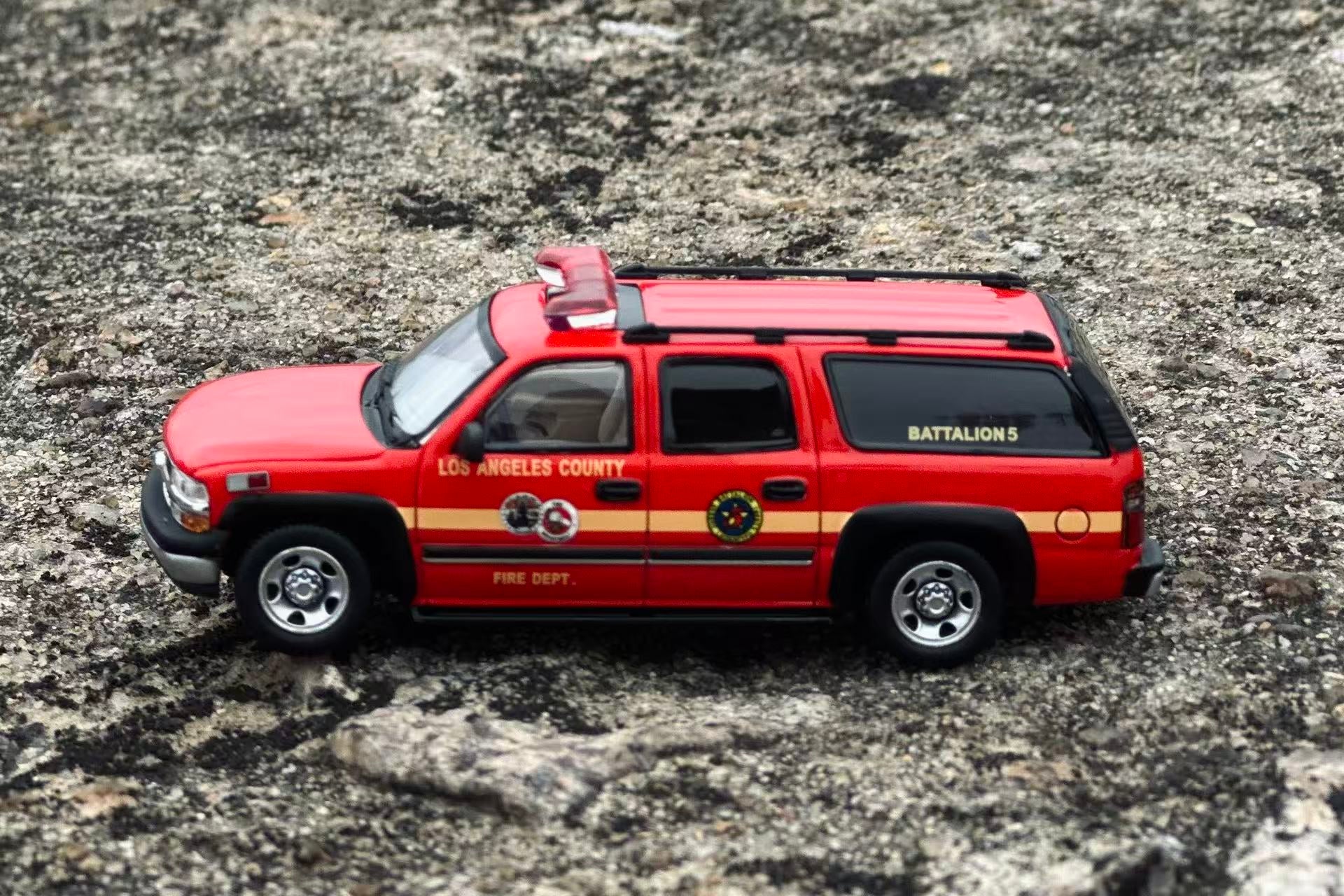 Preorder] MK Miniatures 1:64 2003 Chevrolet Suburban Los Angeles