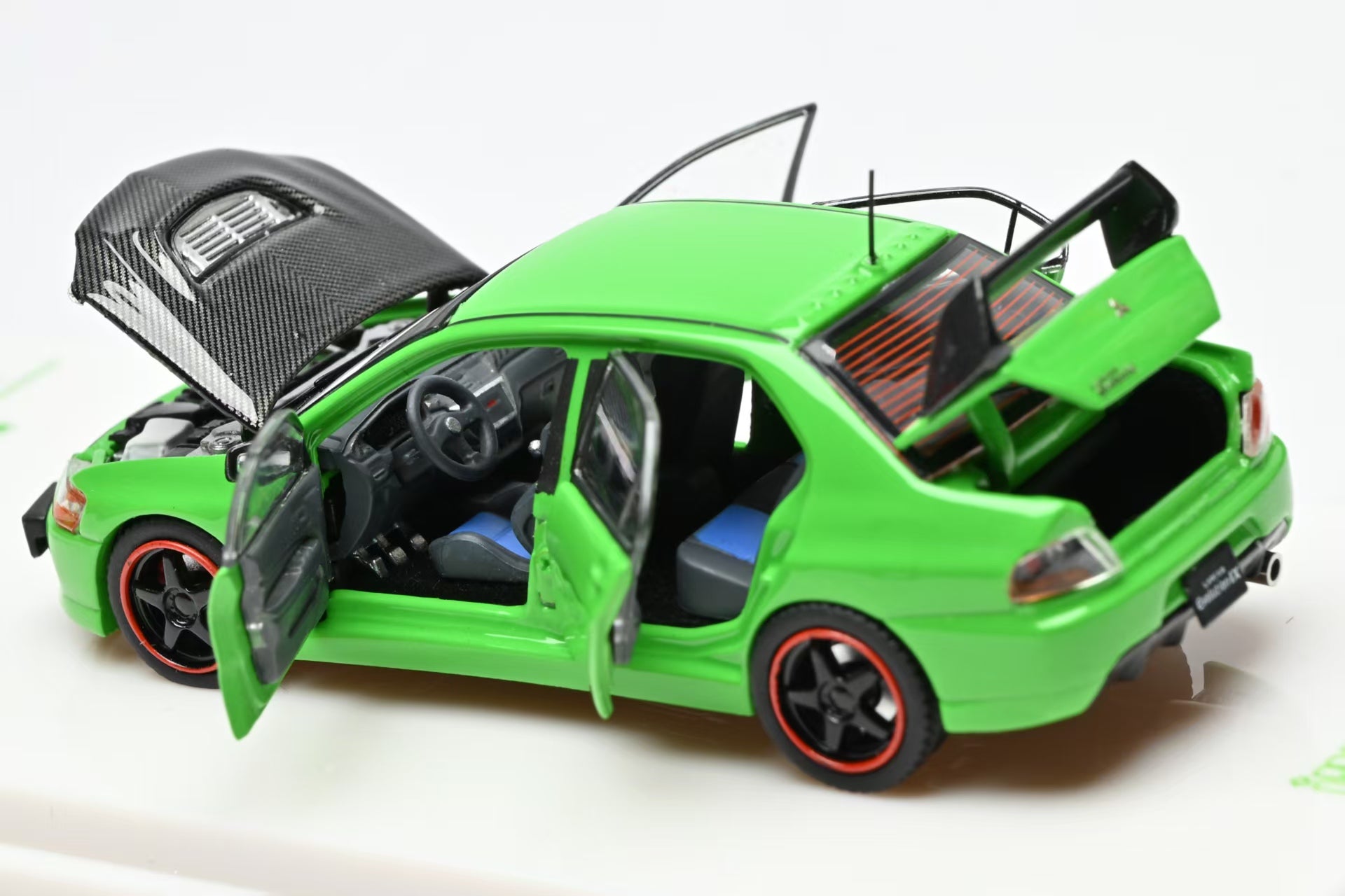IHCM 1:64 MITSUBISHI LANCER EVIUTION IX GSR Red/ Green (2 Colours