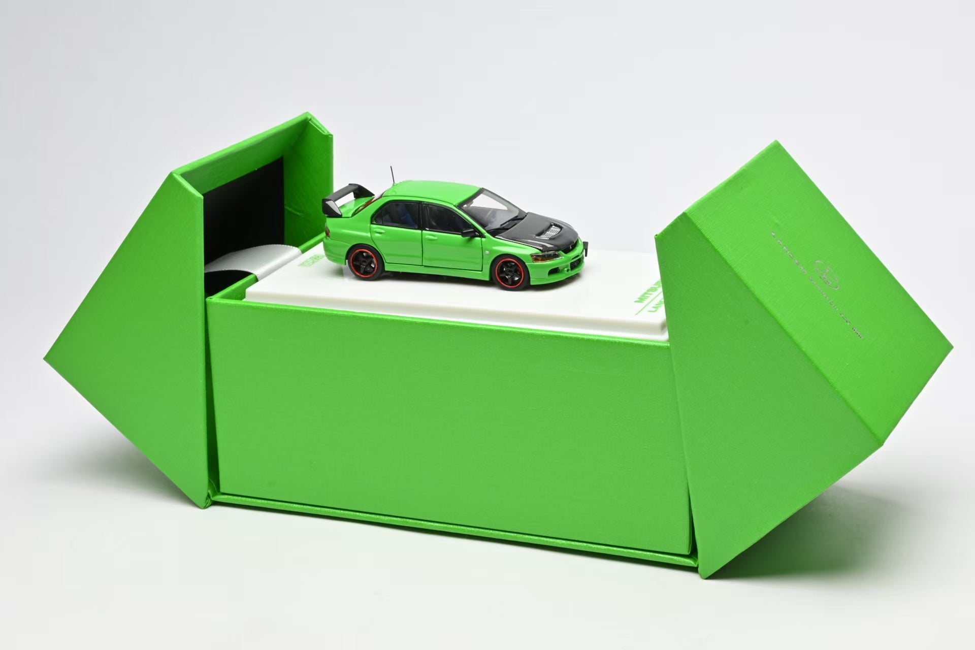IHCM 1:64 MITSUBISHI LANCER EVIUTION IX GSR Red/ Green (2 Colours