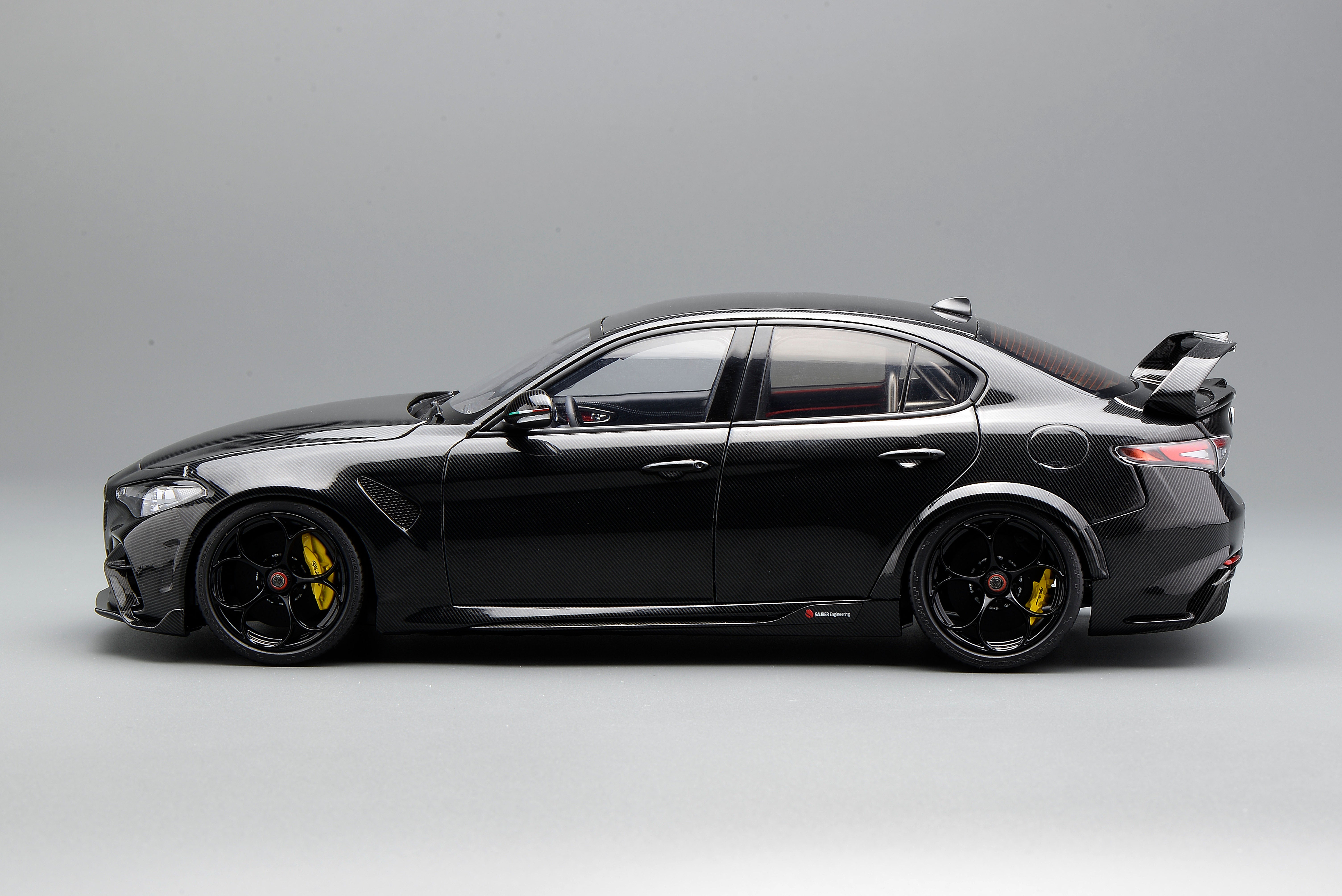 Preorder] Motorhelix 1:18 Alfa Romeo Giulia GTAm Carbon Edition