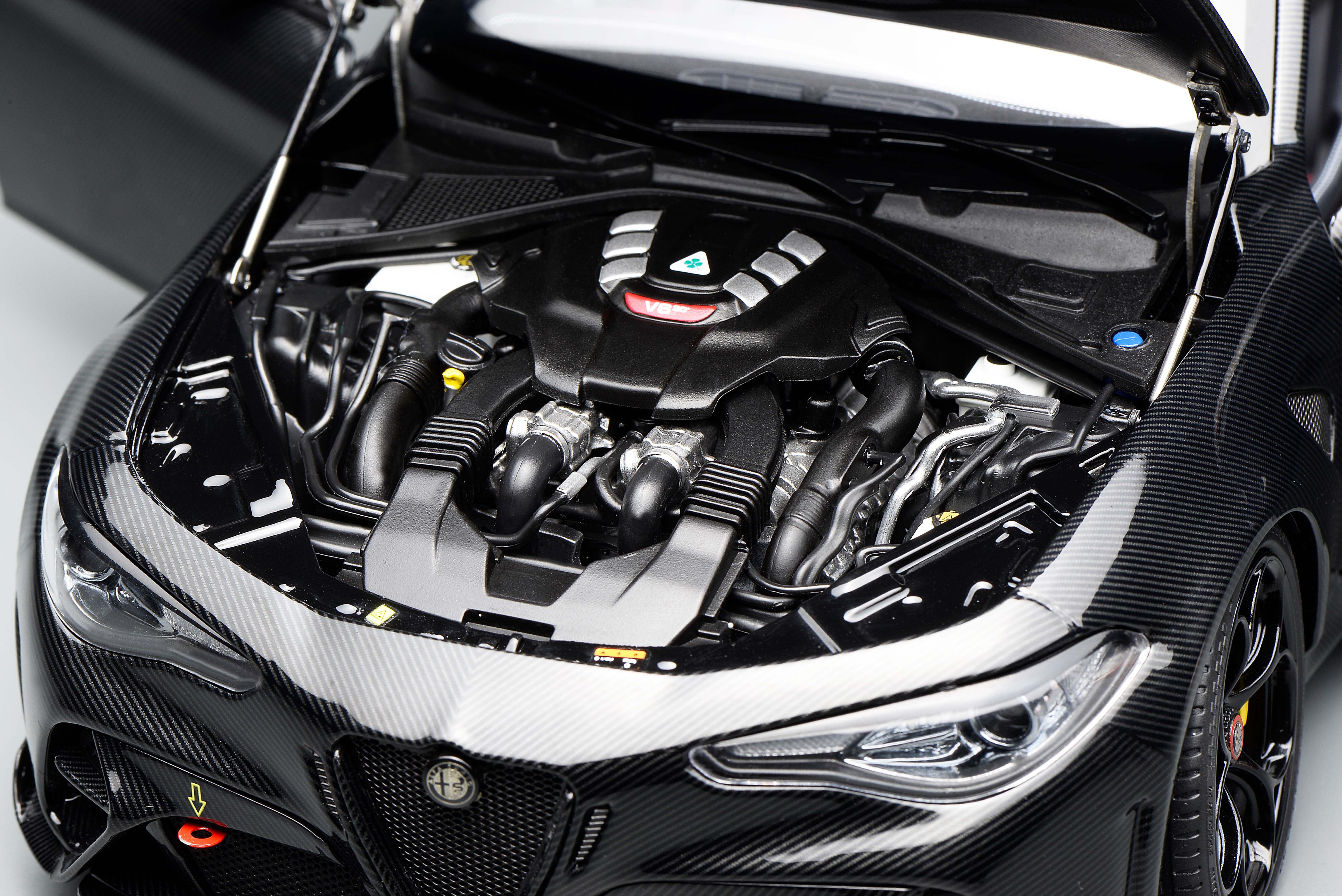 Motorhelix 1:18 Alfa Romeo Giulia GTAm Carbon Edition – Horizon
