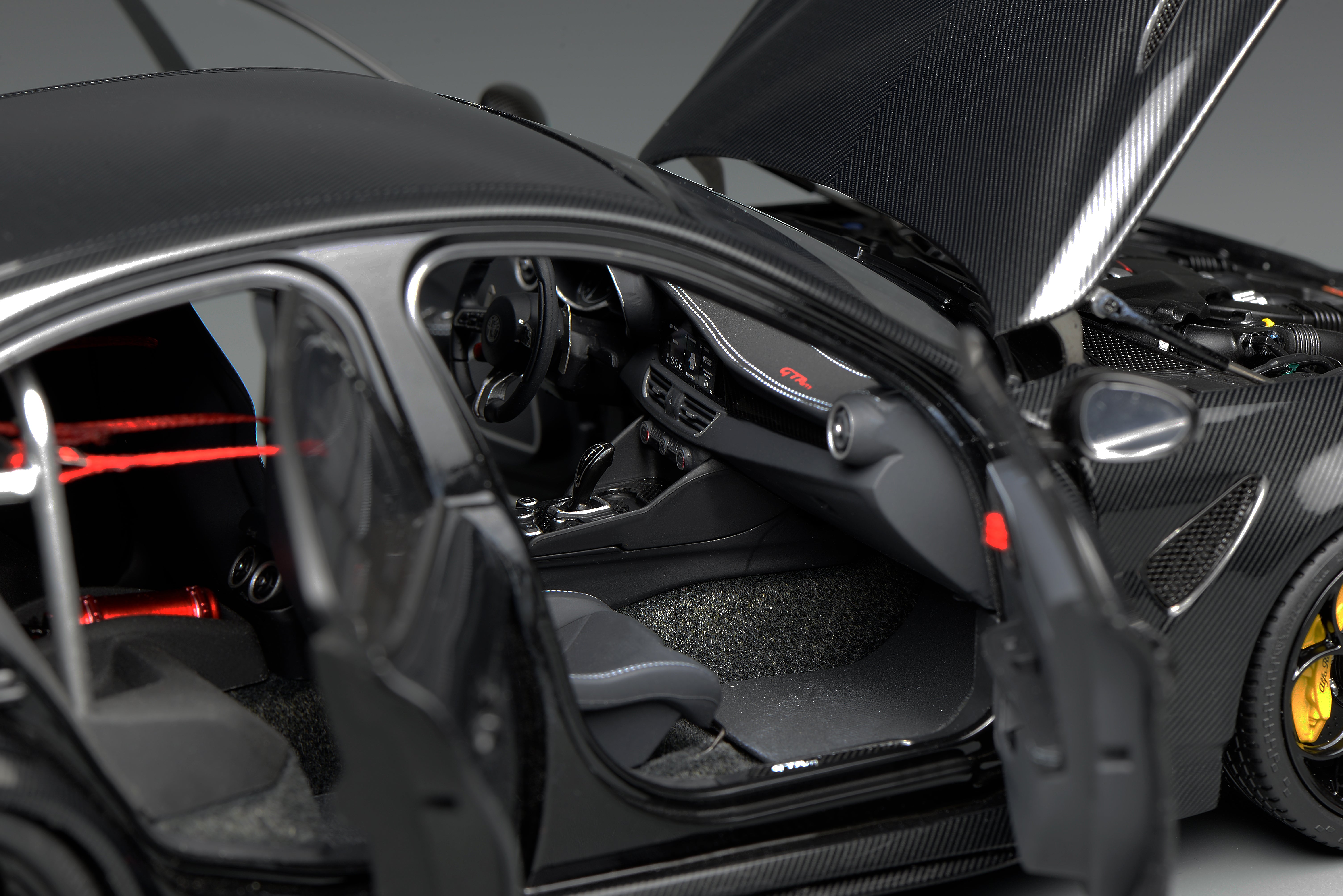 Motorhelix 1:18 Alfa Romeo Giulia GTAm Carbon Edition – Horizon