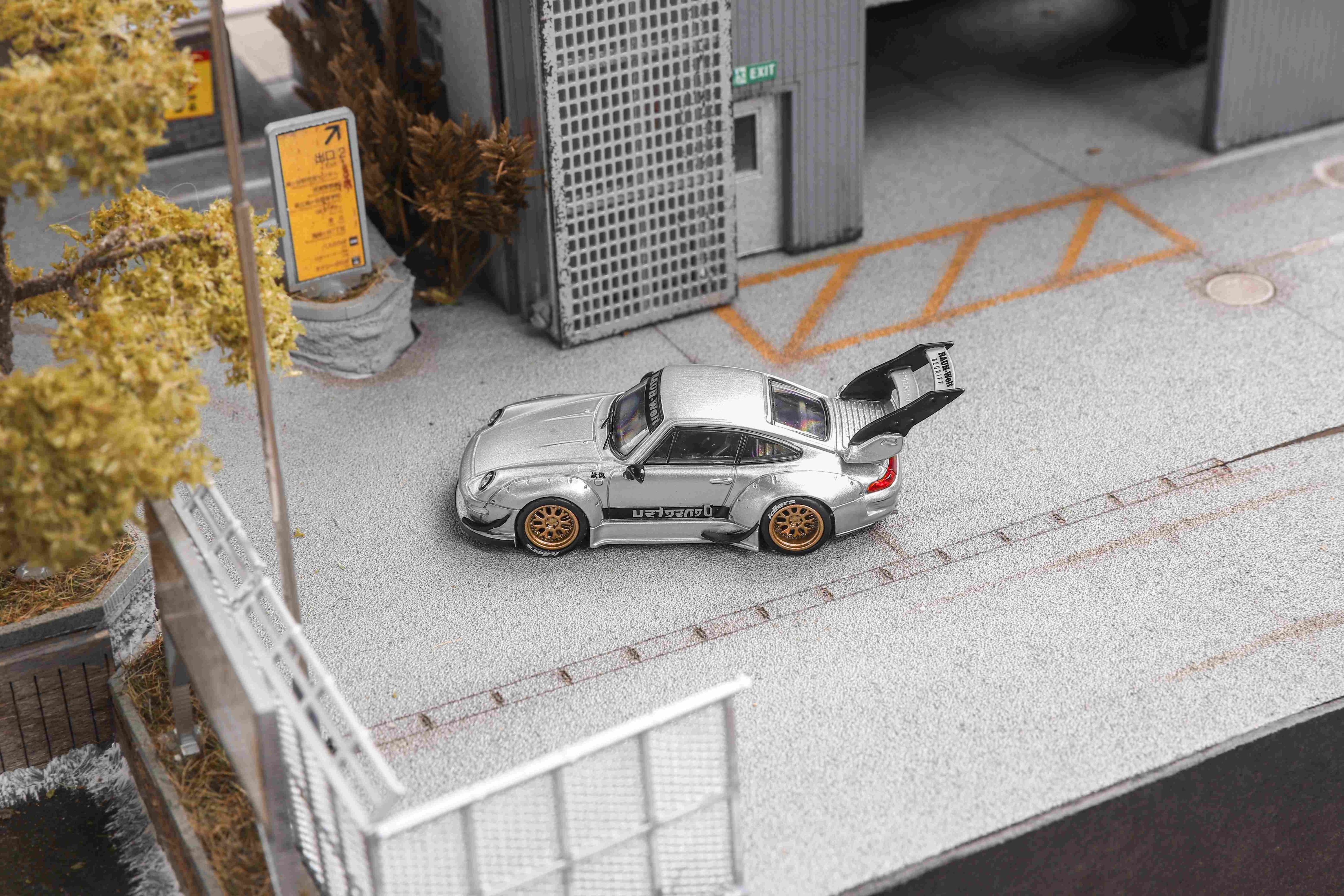 Star Model 1:64 RWB 993 High Wing Black / Silver (2 Variant