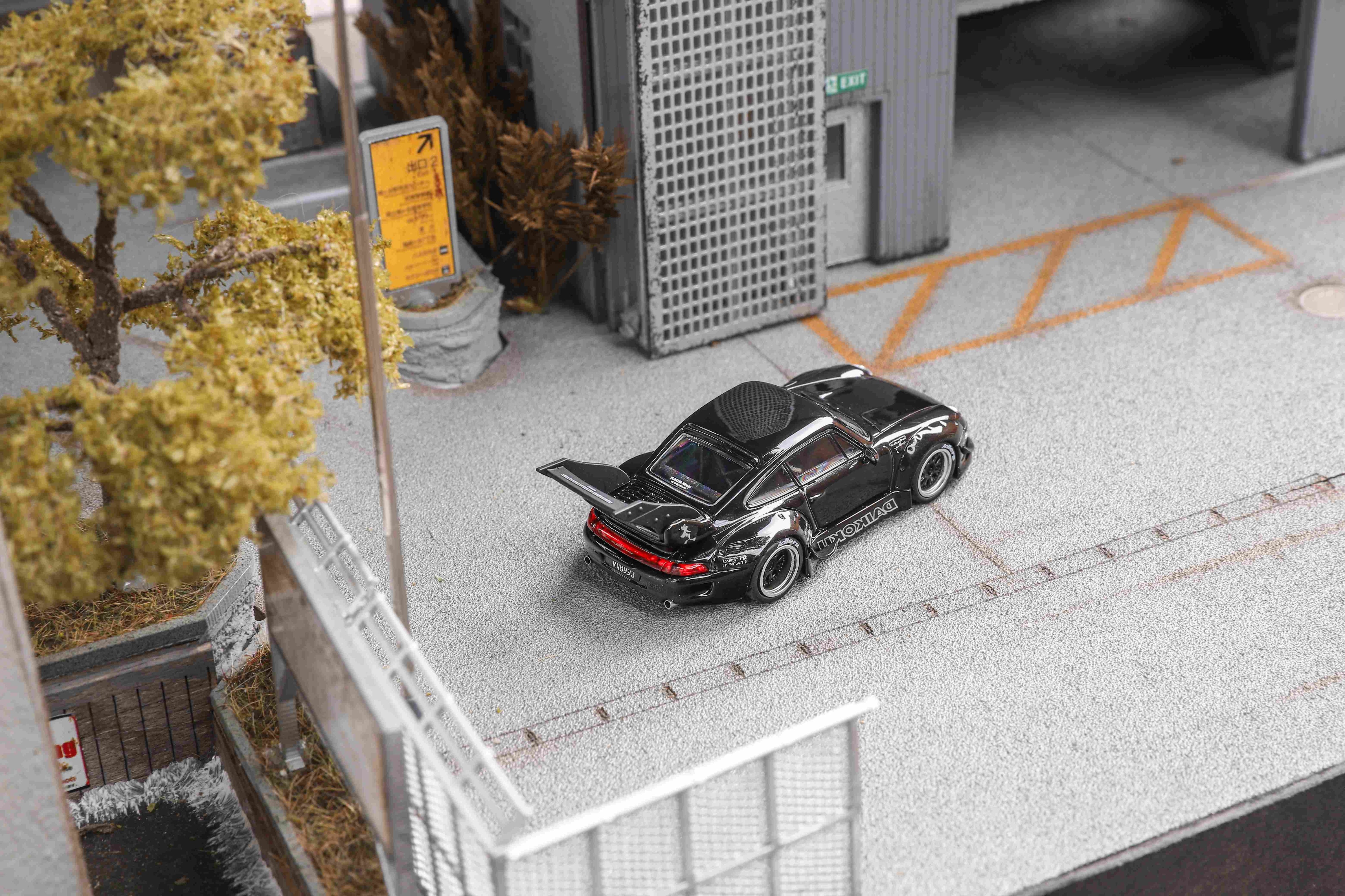 Star Model 1:64 RWB 993 High Wing Black / Silver (2 Variant