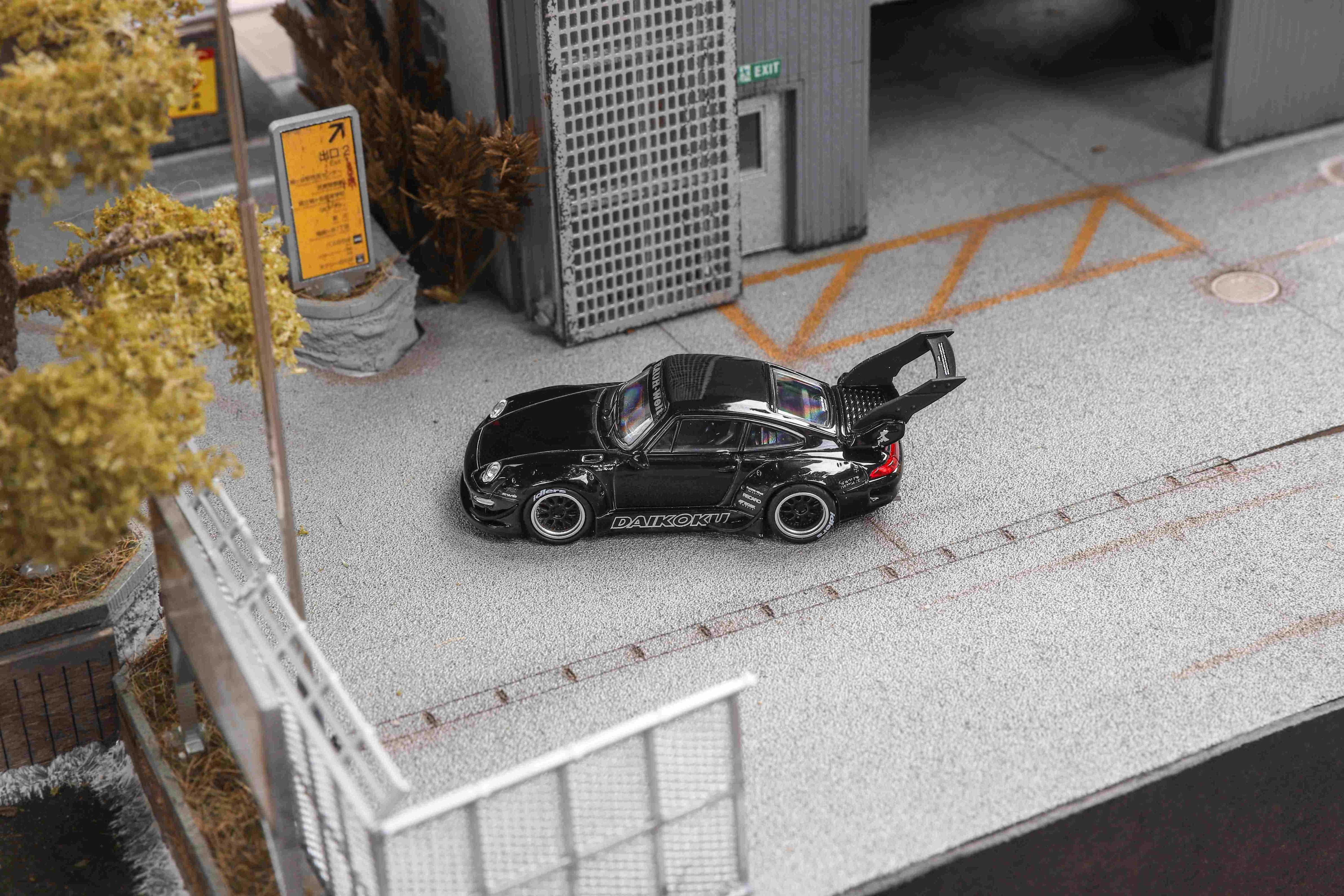Star Model 1:64 RWB 993 High Wing Black / Silver (2 Variant