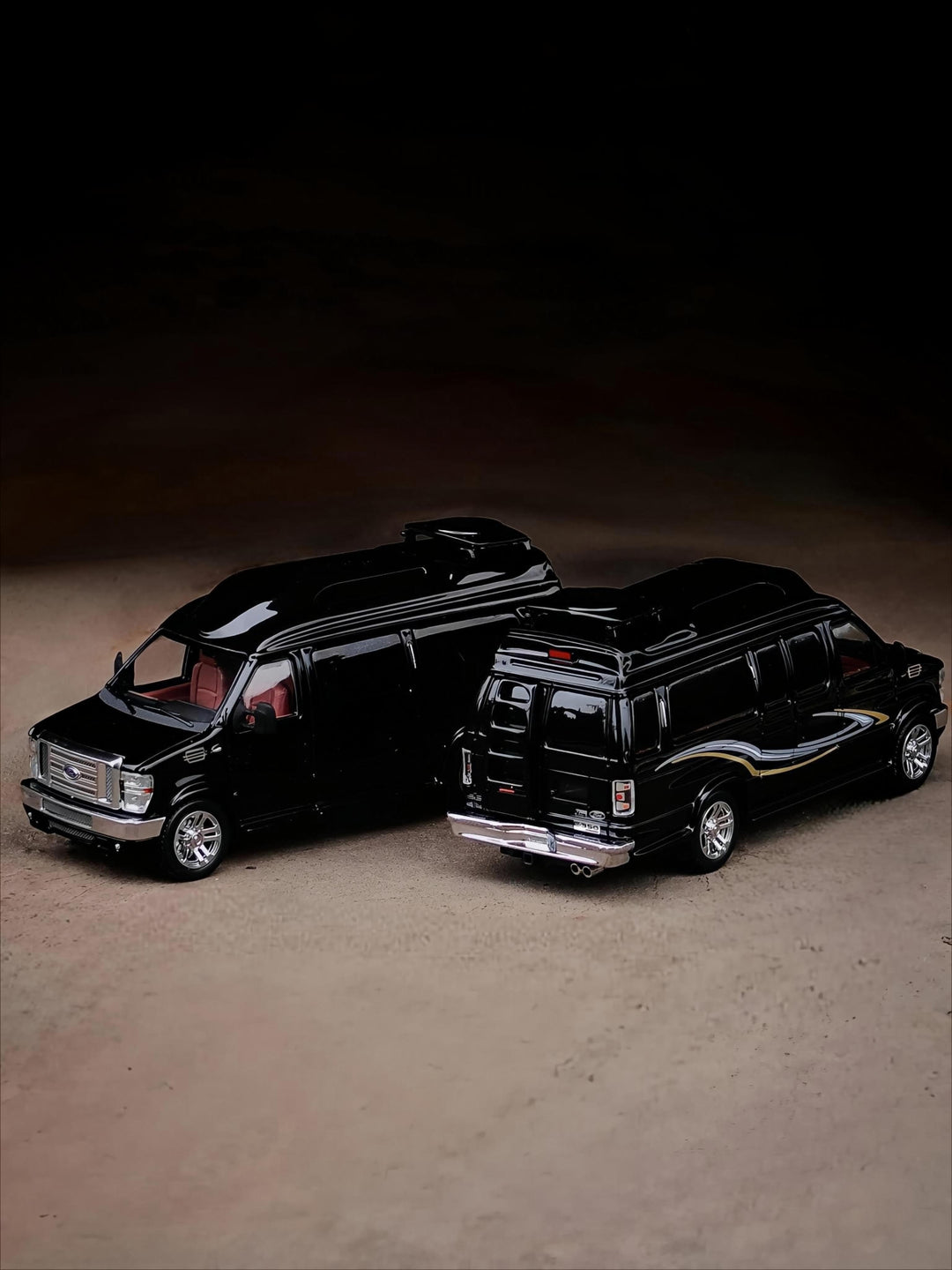 [Preorder] MK Miniatures 1:64 Ford E350 Motorhome (2 Variants)
