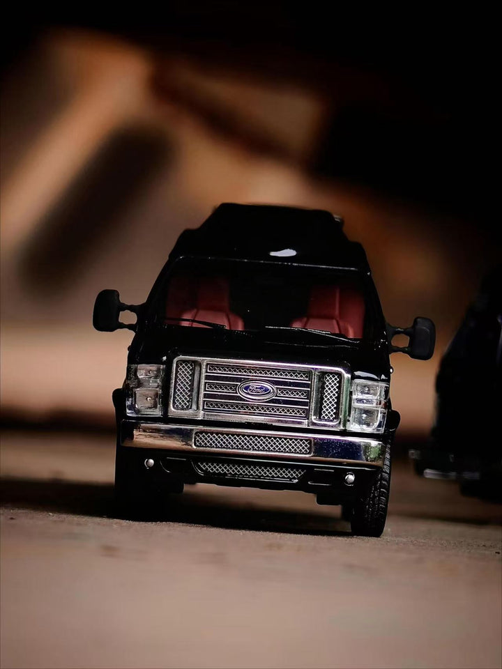 [Preorder] MK Miniatures 1:64 Ford E350 Motorhome (2 Variants)