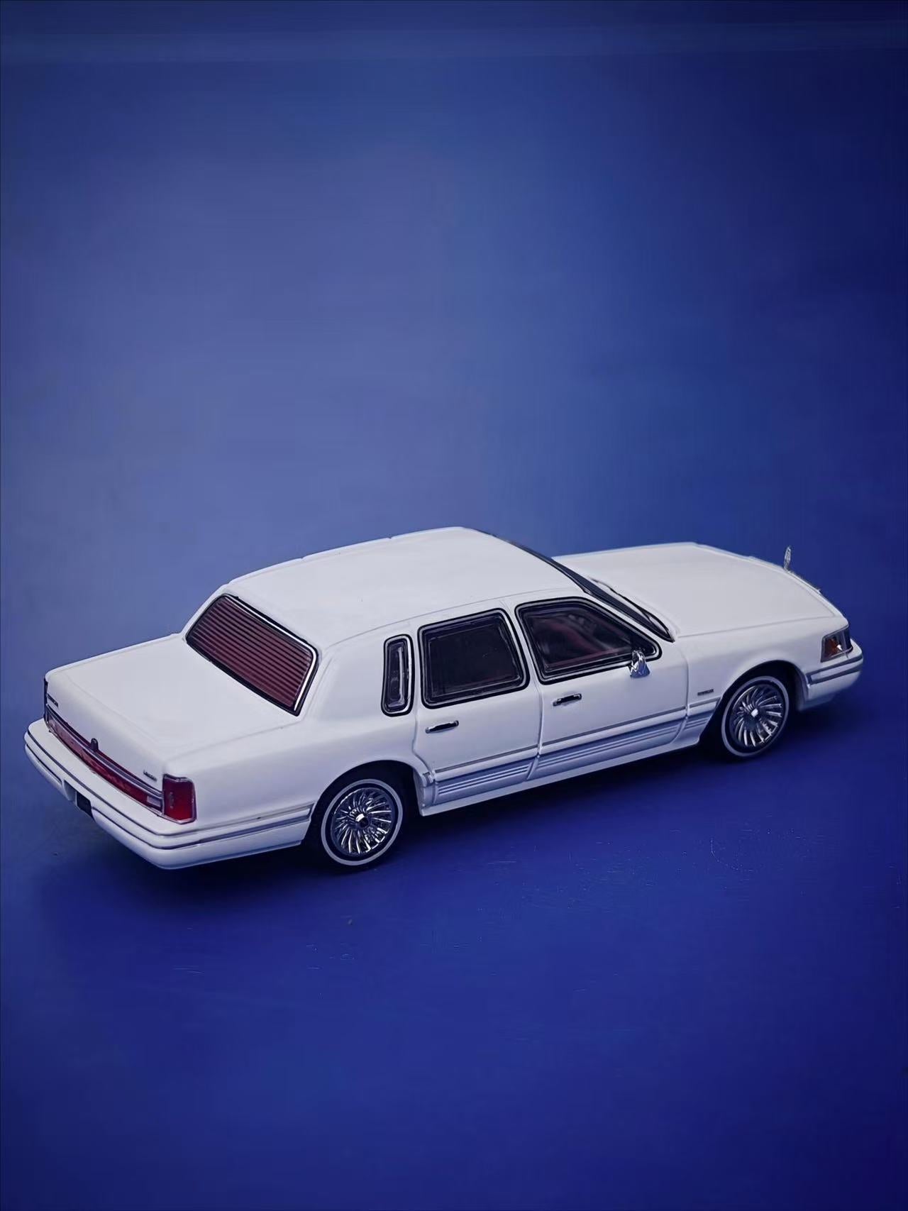 MK Miniatures 1:64 Lincoln Town Car Pearl White – Horizon Diecast