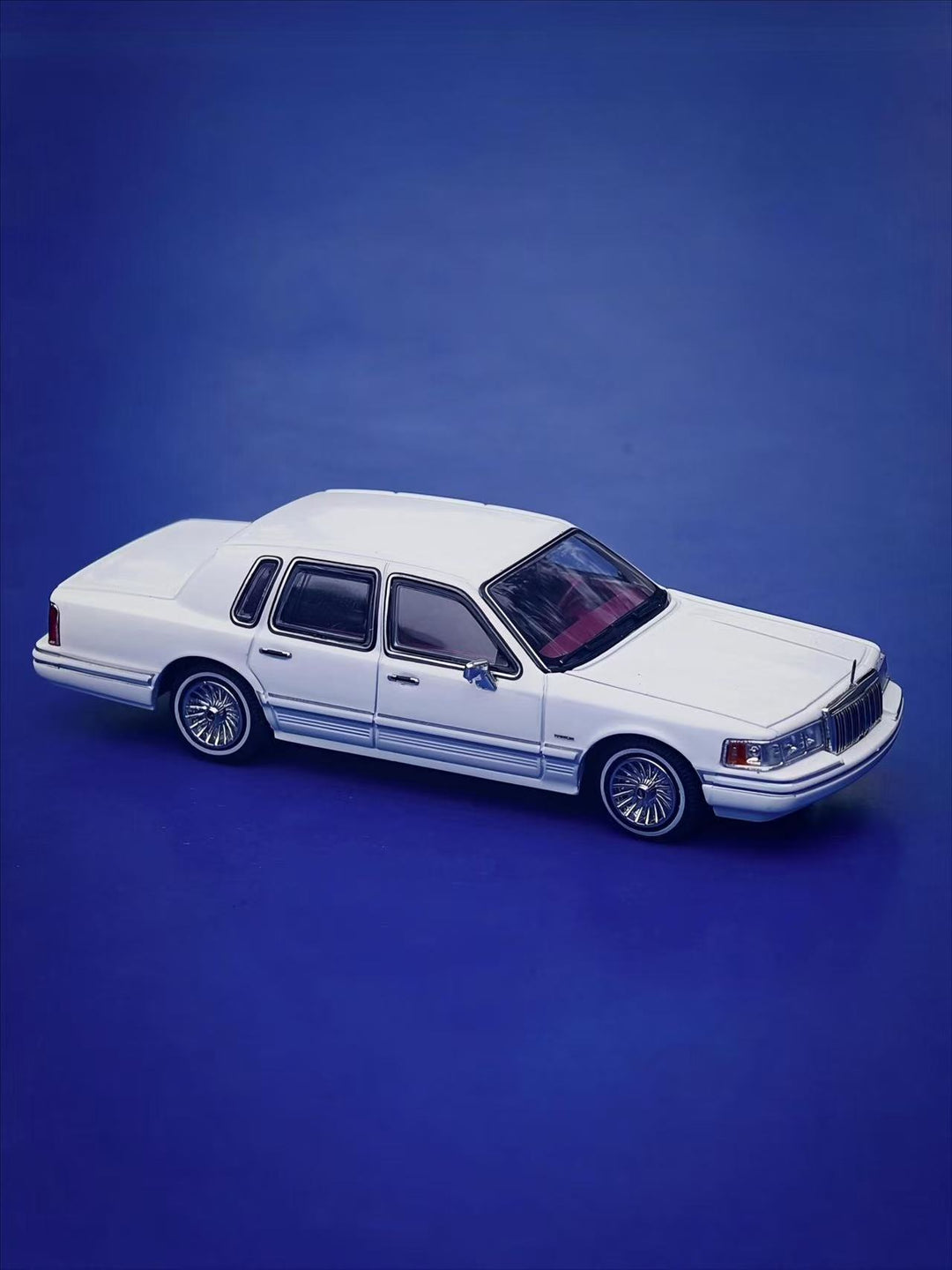 [Preorder] MK Miniatures 1:64 Lincoln Town Car Pearl White