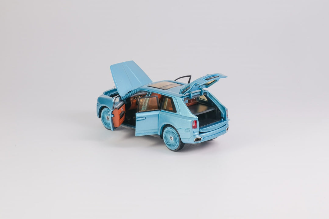 DCM 1:64 Rolls-Royce Cullinan Blue Metallic