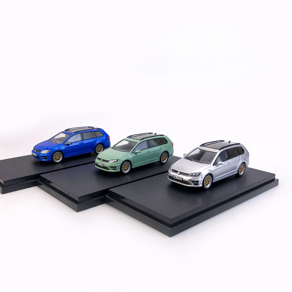 Zoom 1:64 Volkswagen Golf Mk7 with accessories (3 Colors