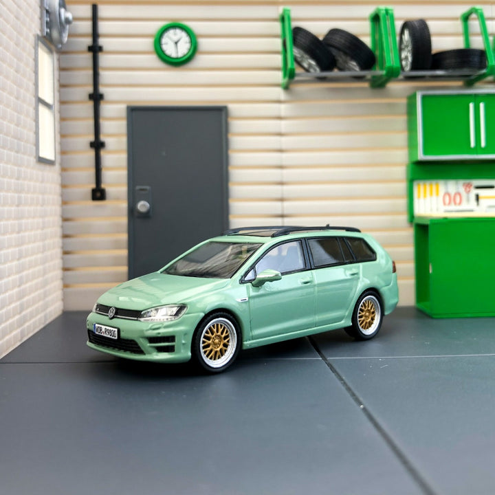 [Preorder] Zoom 1:64 Volkswagen Golf Mk7 with accessories (3 Colors)