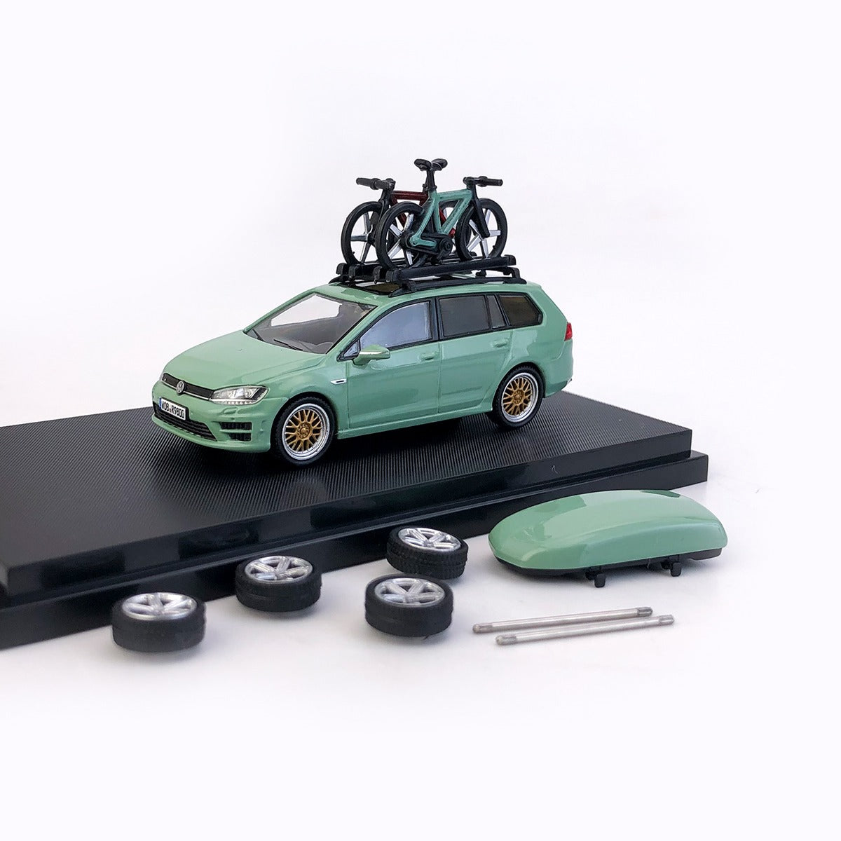 Zoom 1:64 Volkswagen Golf Mk7 with accessories (3 Colors