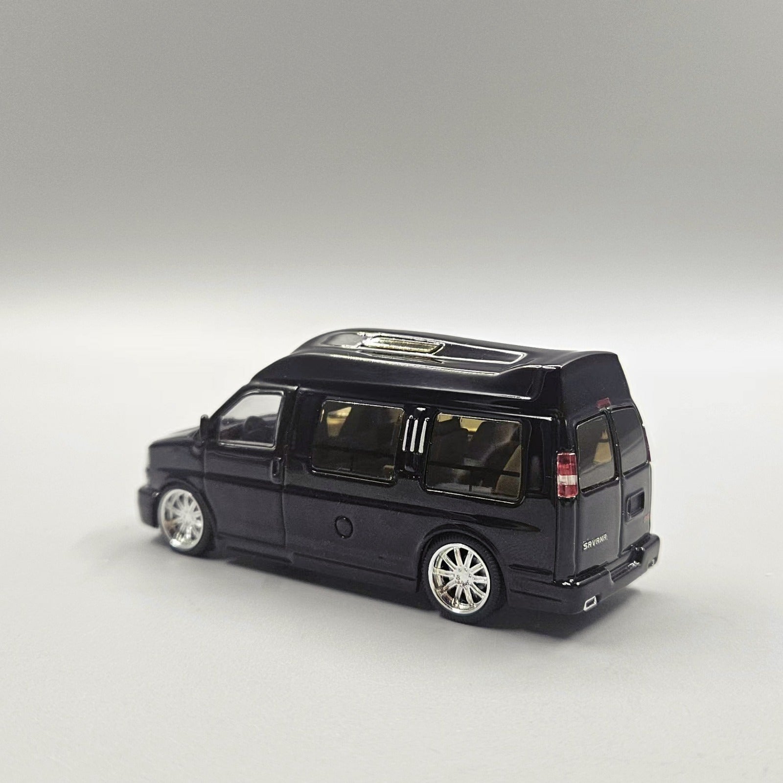 GOC 1:64 GMC Savana- Black – Horizon Diecast