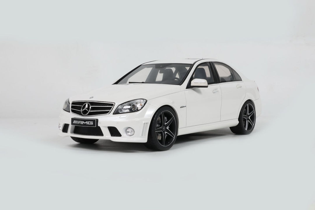 [Preorder] GT Spirit 1:18 MERCEDES-BENZ C63 AMG DIAMOND WHITE 2007 GT928