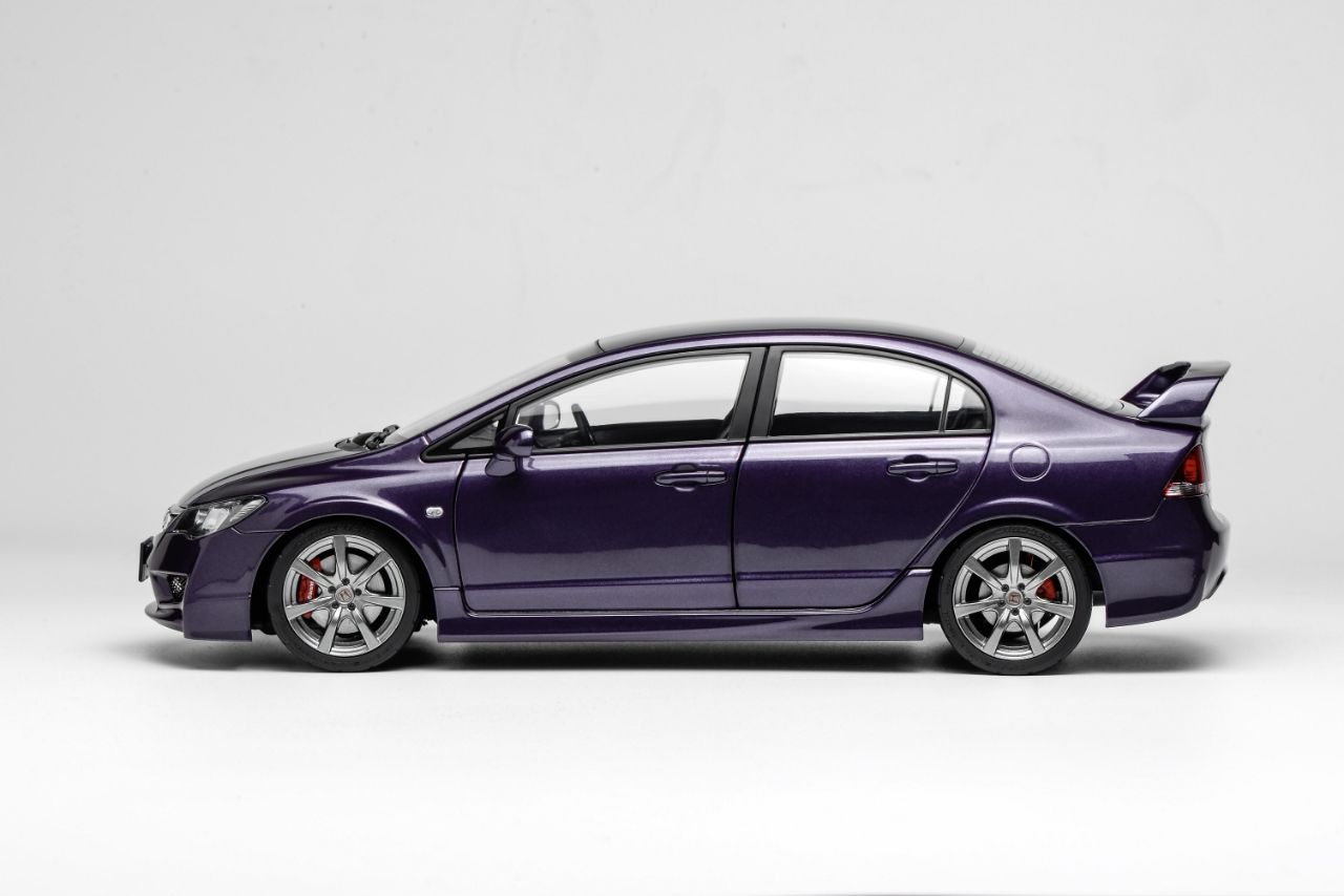 MOTORHELIX 1:18 Honda Civic Type R (FD 2) 2007 Late Version (2