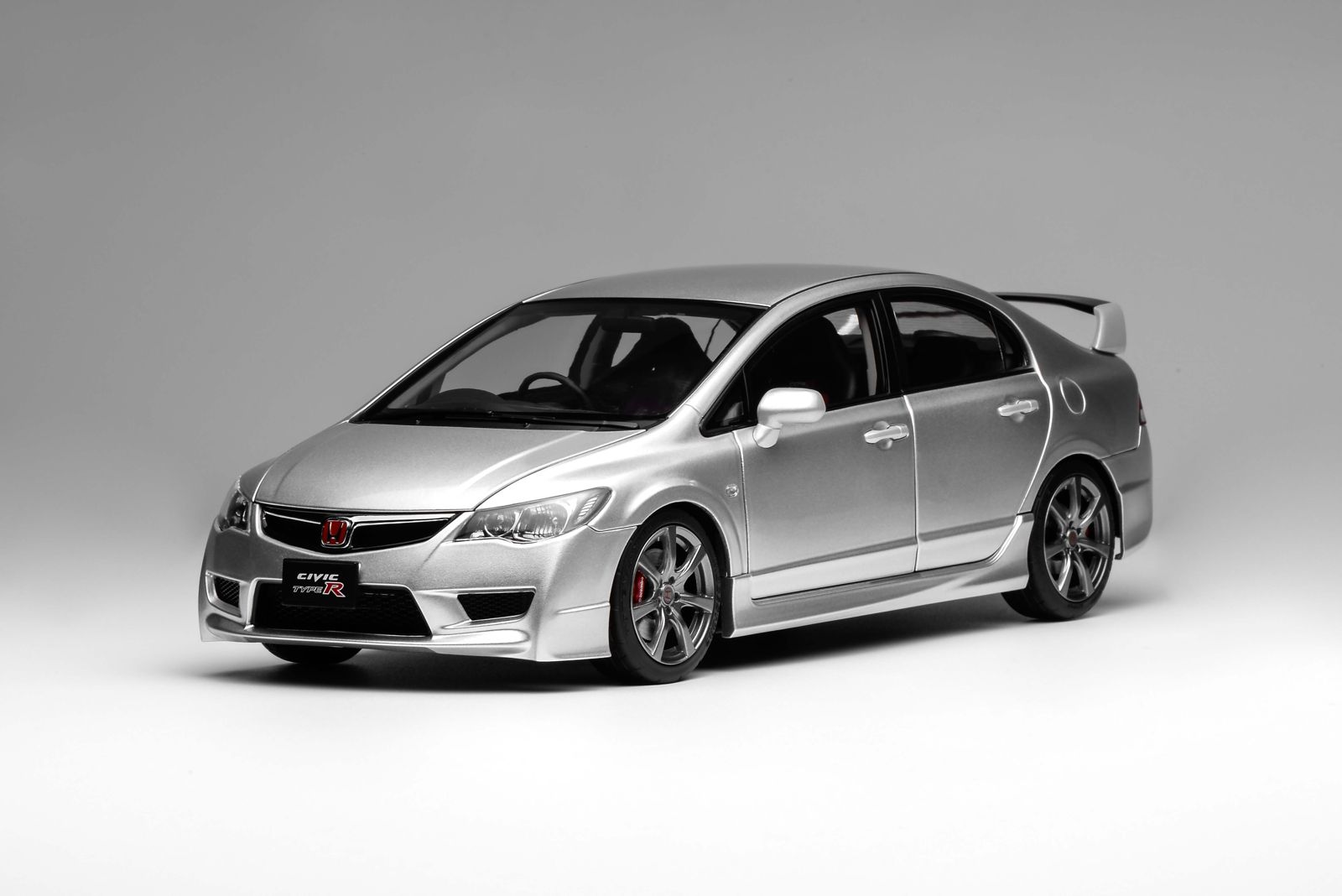 MOTORHELIX 1:18 Honda Civic Type R (FD 2) 2007 Late Version (2