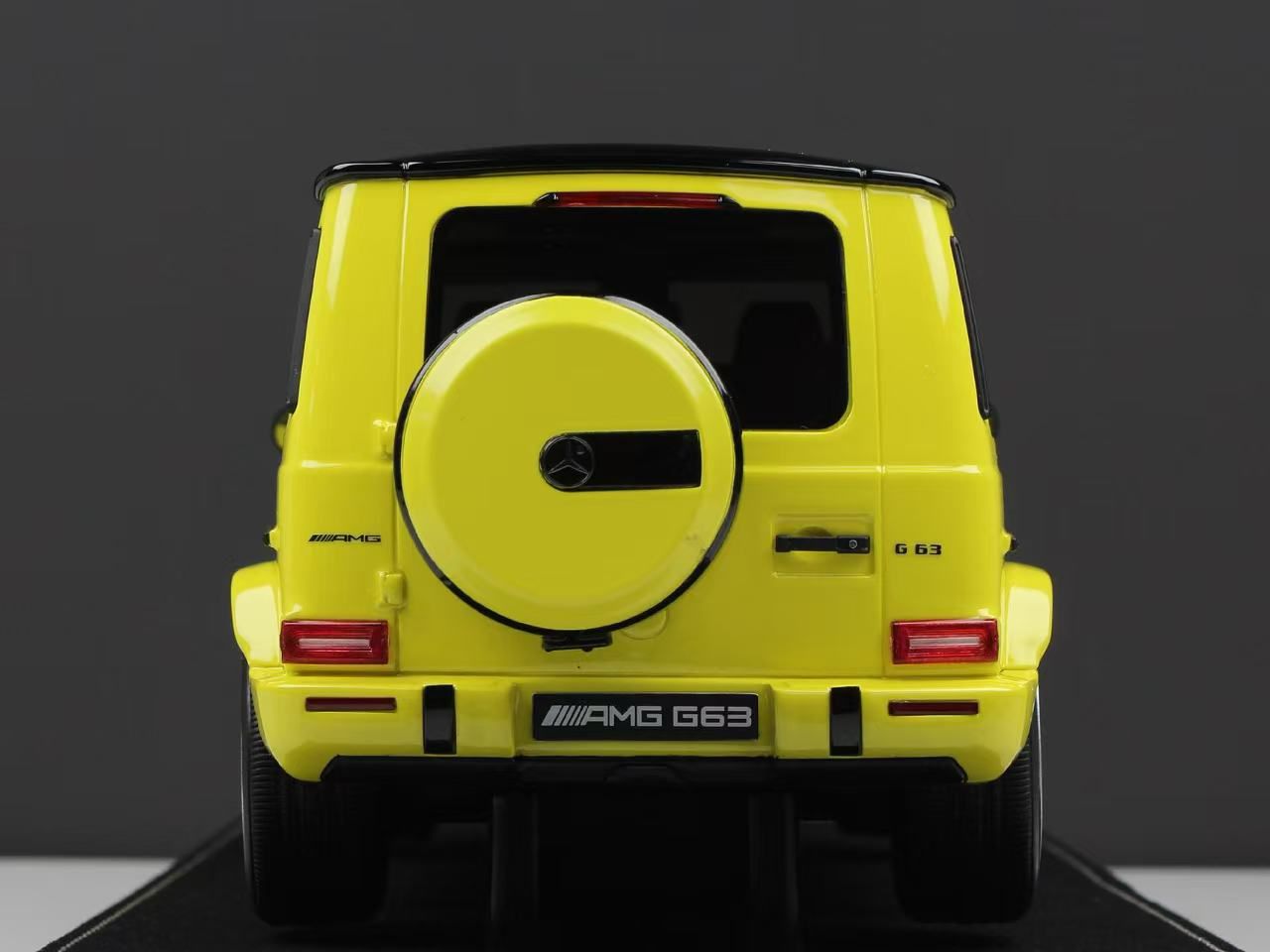 Vehicle Art 1:18 Mercedes Benz G63 AMG Resin Model (2 Colors