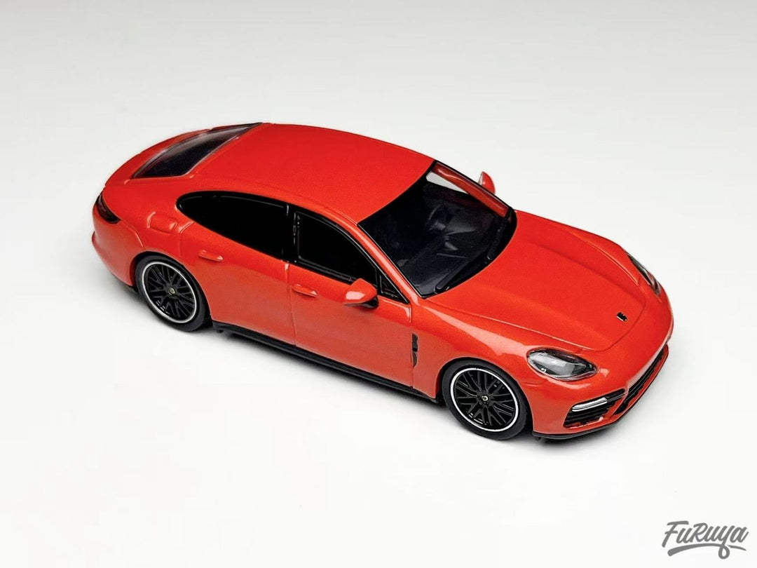 Modèle Réduit 1:18 Porsche Panamera Turbo 2009 Argenté Modèle Réduit 1:18 Porsche Panamera Turbo 2009 Argenté