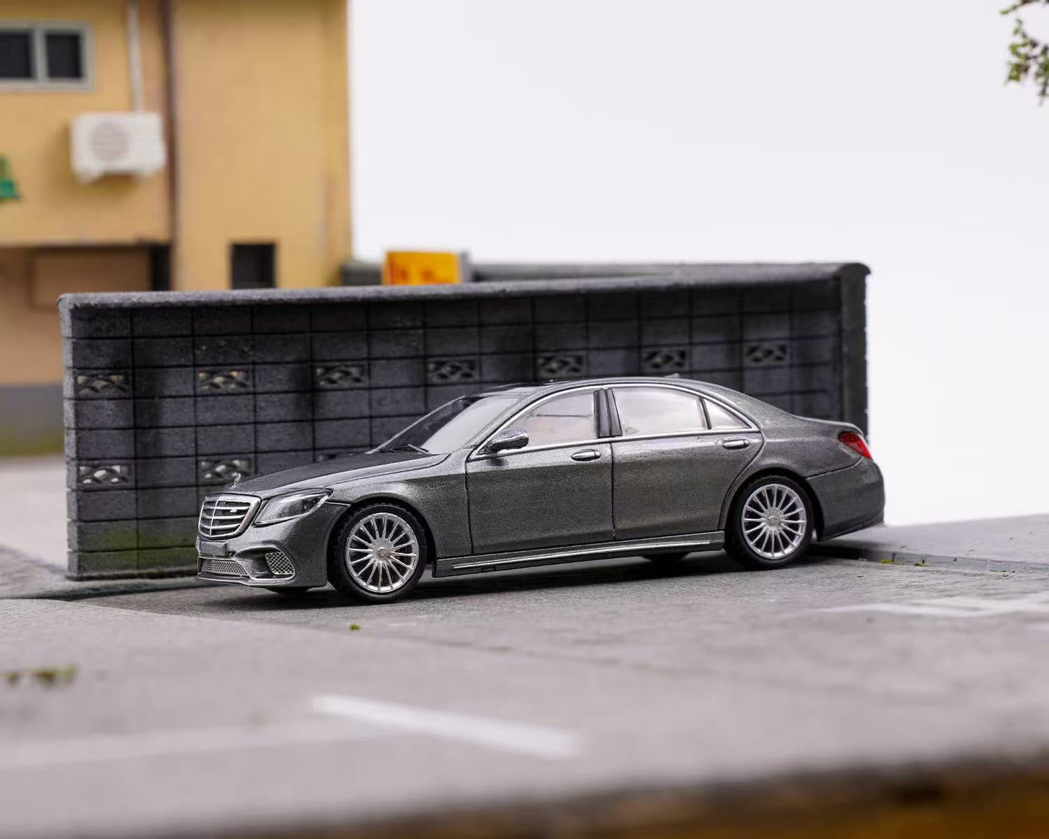 Preorder] King Model 1:64 Mercedes- Benz S65 AMG W222 (2