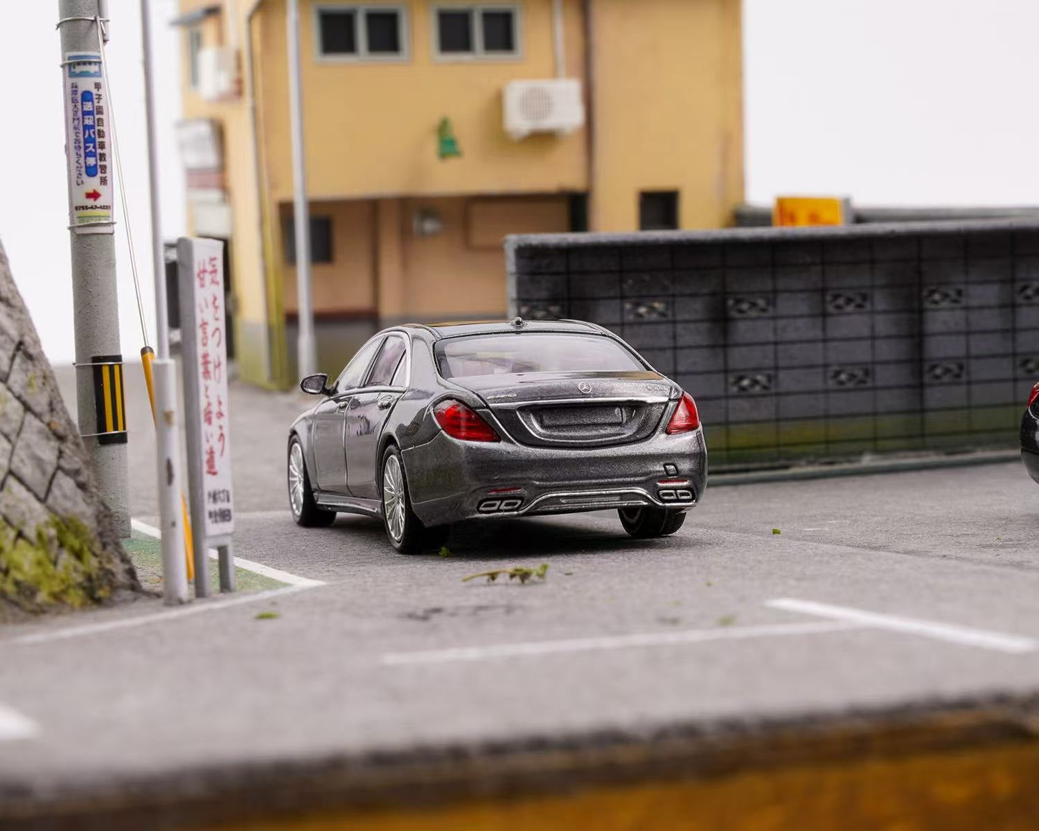Preorder] King Model 1:64 Mercedes- Benz S65 AMG W222 (2 Colors