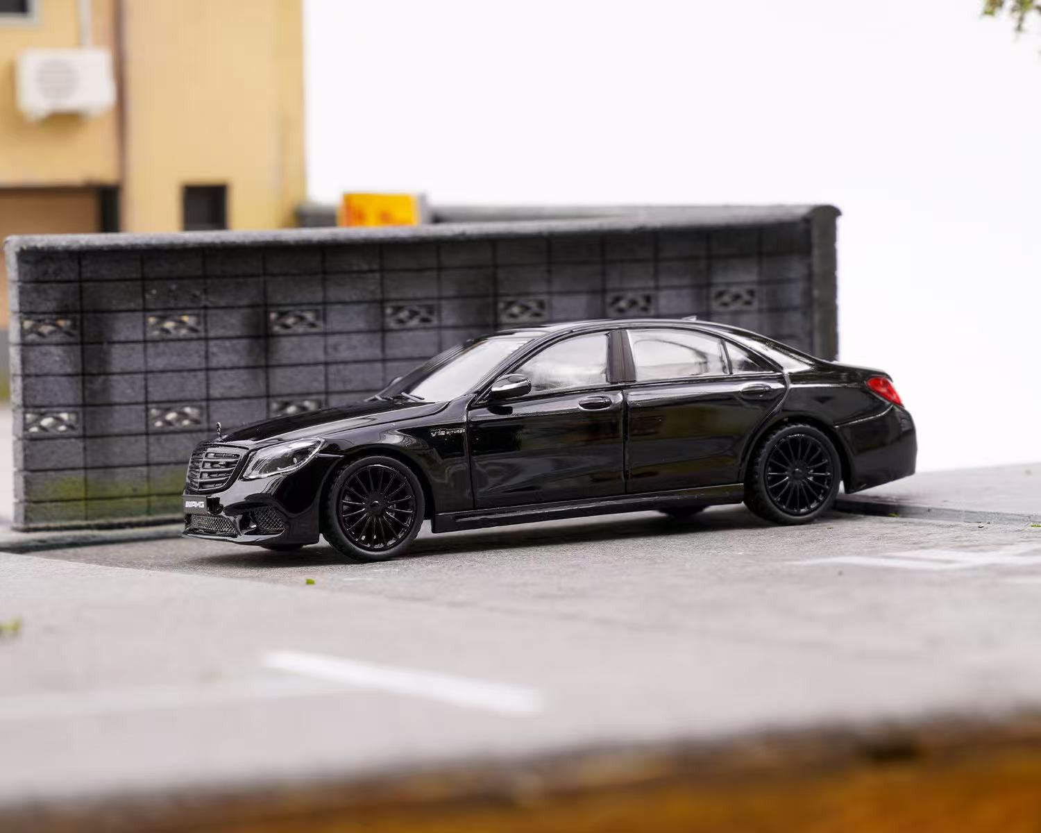 Preorder] King Model 1:64 Mercedes- Benz S65 AMG W222 (2 Colors