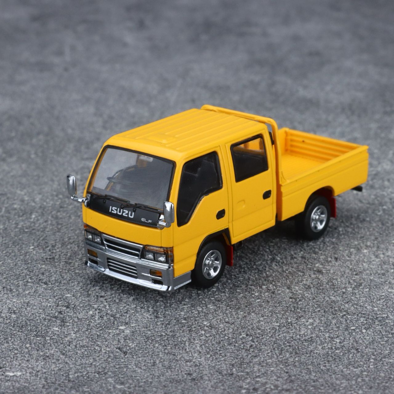 Model1 One 1:64 ISUZU Truck ELF 250 Diecast (2 Versions) – Horizon