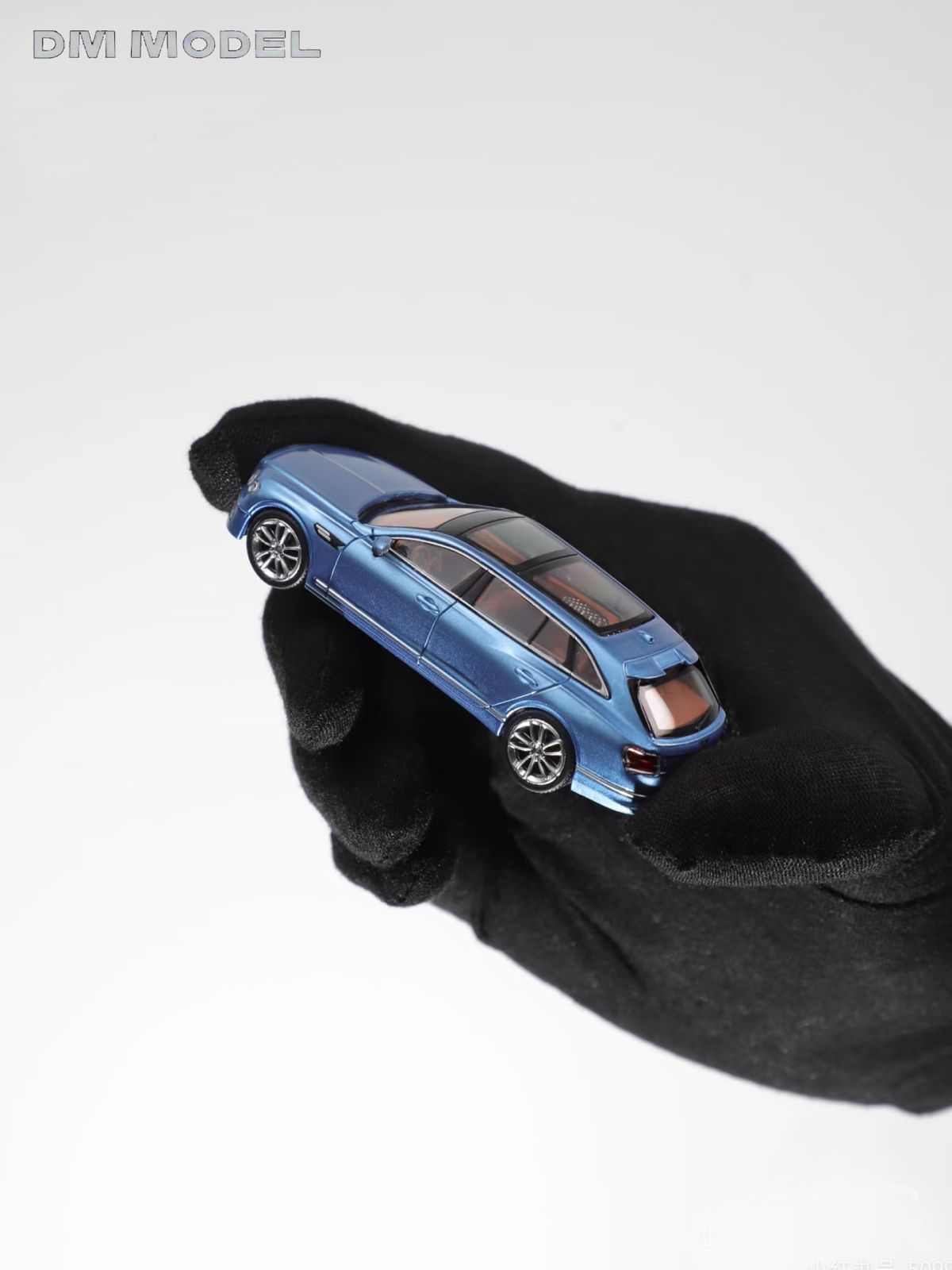 DM Model 1:64 Bentley Flying Spur Shooting Brake (3 Colors