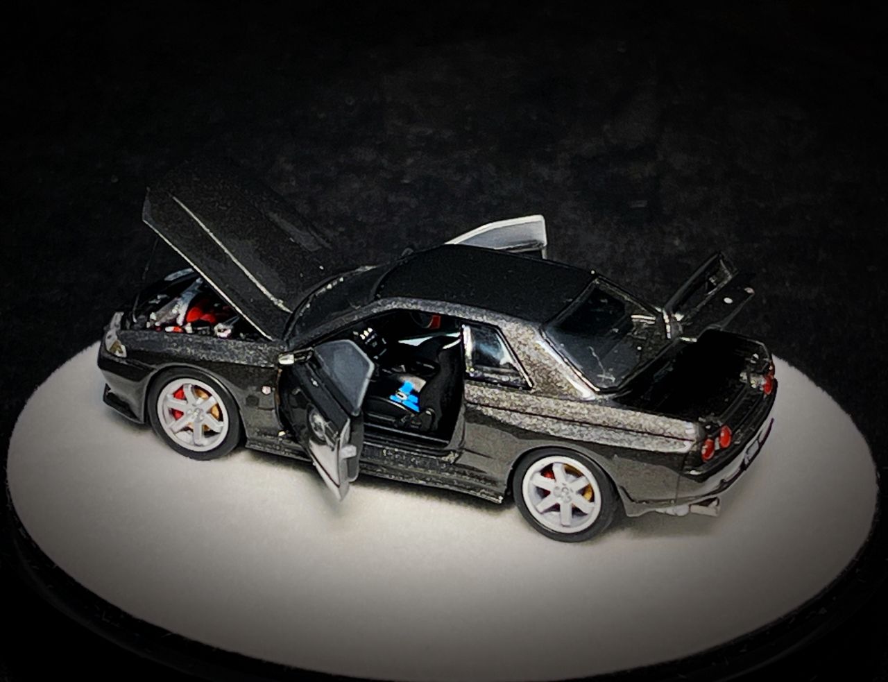 Preorder] PGM 1:64 Nissan GT-R R32 Metallic Gray Fully Openable