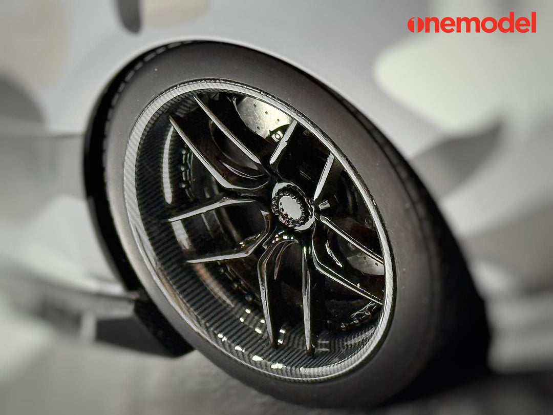 [Preorder] One Model 1:18 GTR R35 Custom Edition (5 Colours)