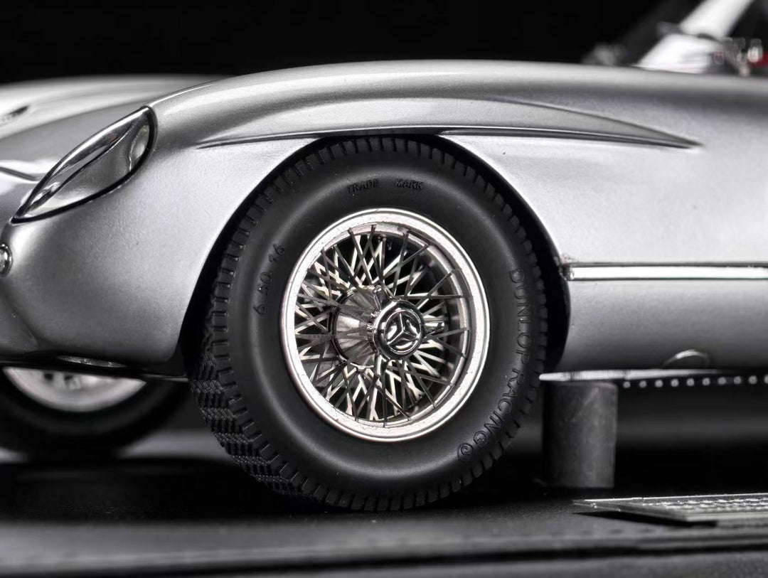 [Preorder] V8 Model 1:18 Mercedes Benz 300SLR (2 Colours)