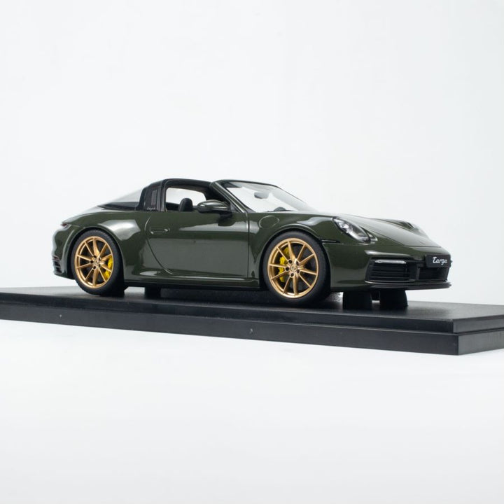 GT Spirit 1:18 PORSCHE 911 (992) TARGA 4S 2020 PTS BLACK OLIVE GREEN