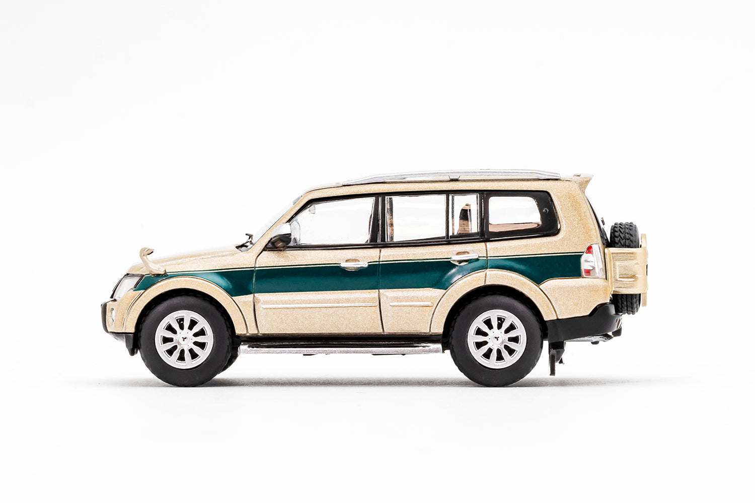 Shadow Pro 1:64 Mitsubishi Pajero V97 (6 Colours) – Horizon Diecast