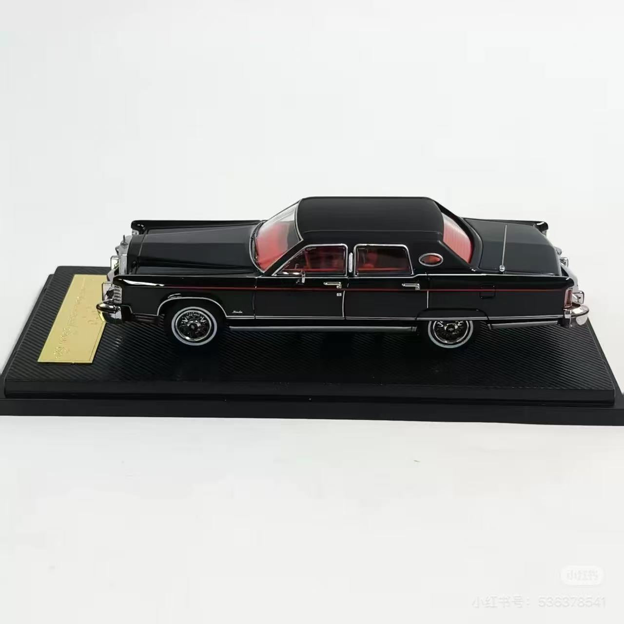 Preorder] Turning Crush 1:64 1979 Lincoln Continental Town Car