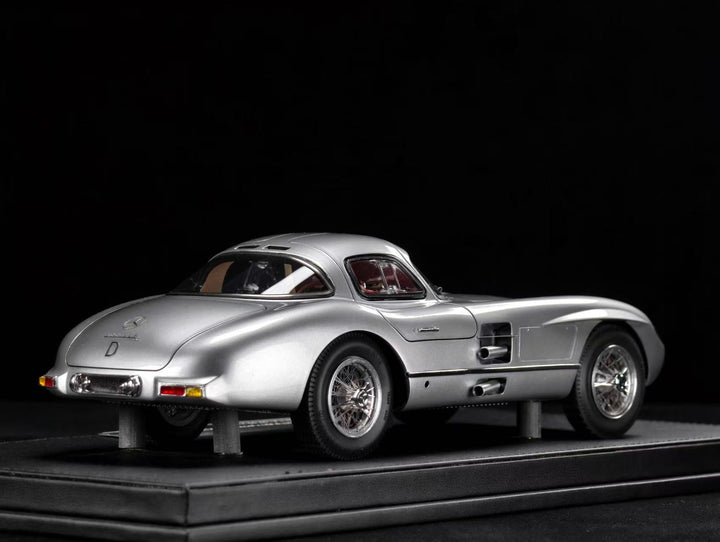 [Preorder] V8 Model 1:18 Mercedes Benz 300SLR (2 Colours)
