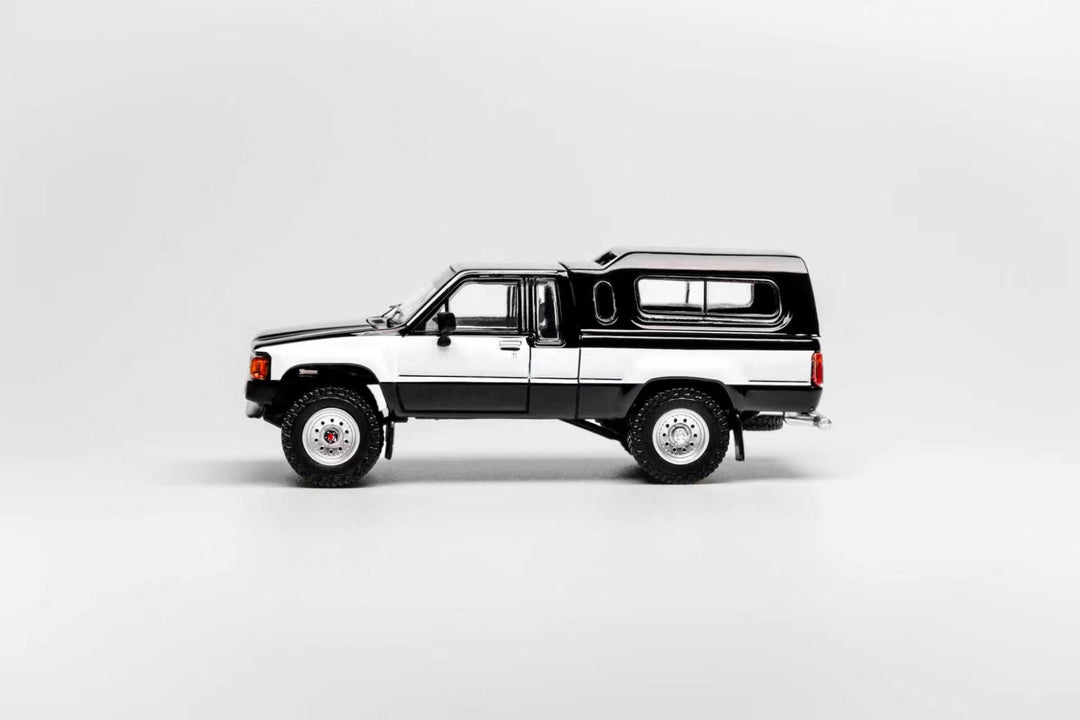 [Preorder] GCD 1:64 Toyota Hilux SR5 XTRA Cab 1985 (LHD) (3 Colours) KS-087-641/ KS-087-642/ KS-087-643