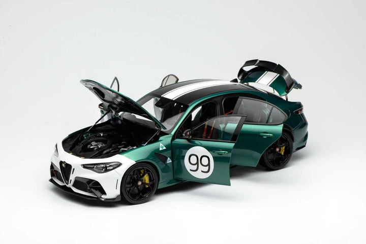 MOTORHELIX 1:18 Alfa Romeo Giulia GTAm Green Livery Two-Tone 