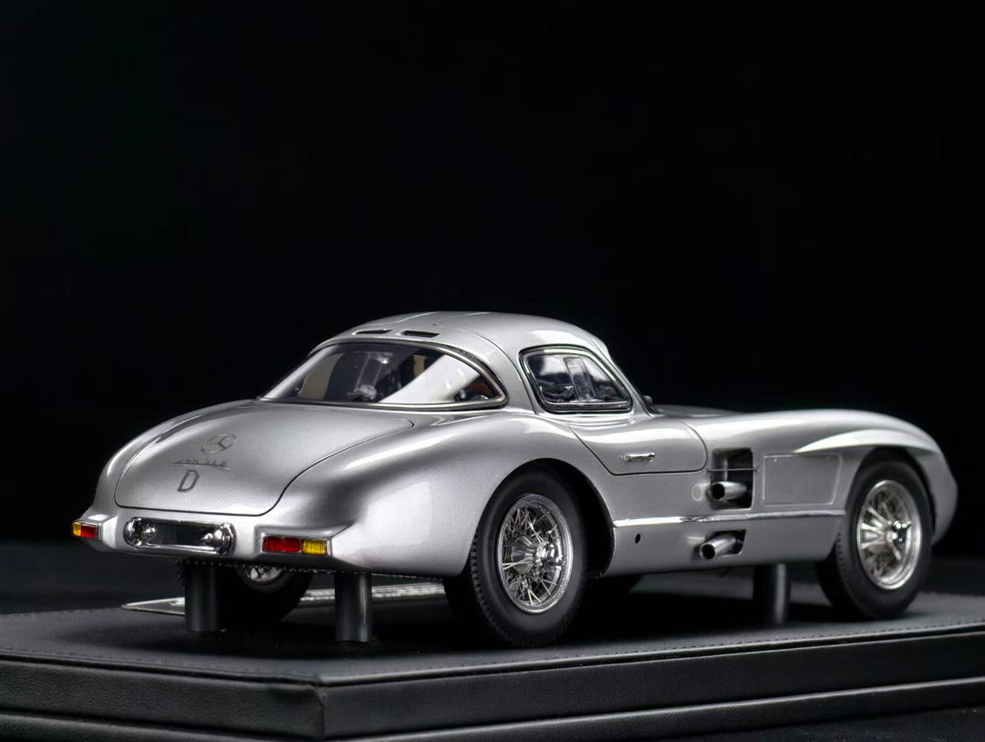 [Preorder] V8 Model 1:18 Mercedes Benz 300SLR (2 Colours)
