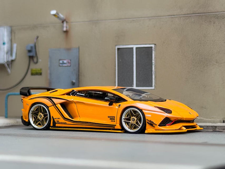 [Preorder] Rotating Wheel 1:64 Rowen Lamborghini Aventador S - Iridescent Yellow