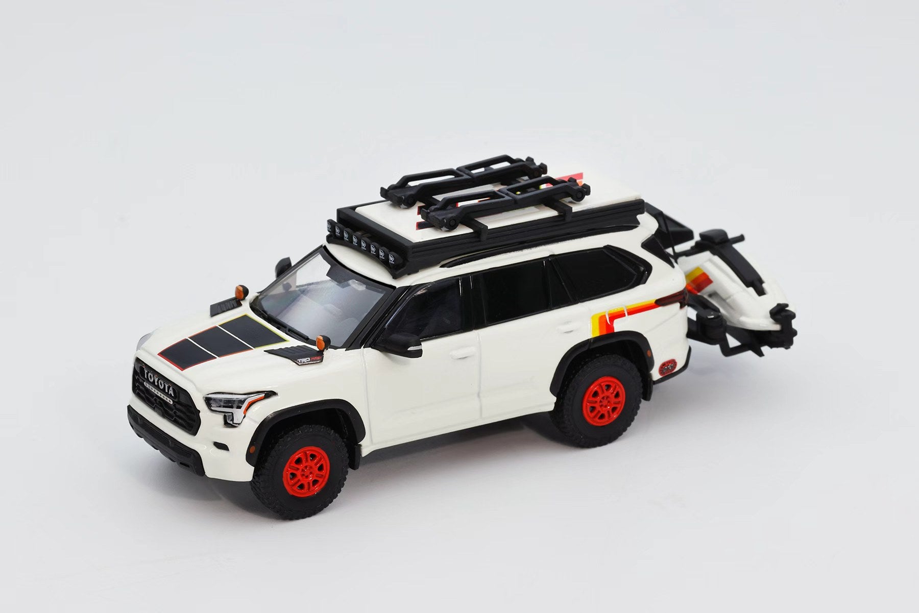 Preorder] GCD 1:64 Toyota SEQUOIA TRD PRO With accessories LHD (2