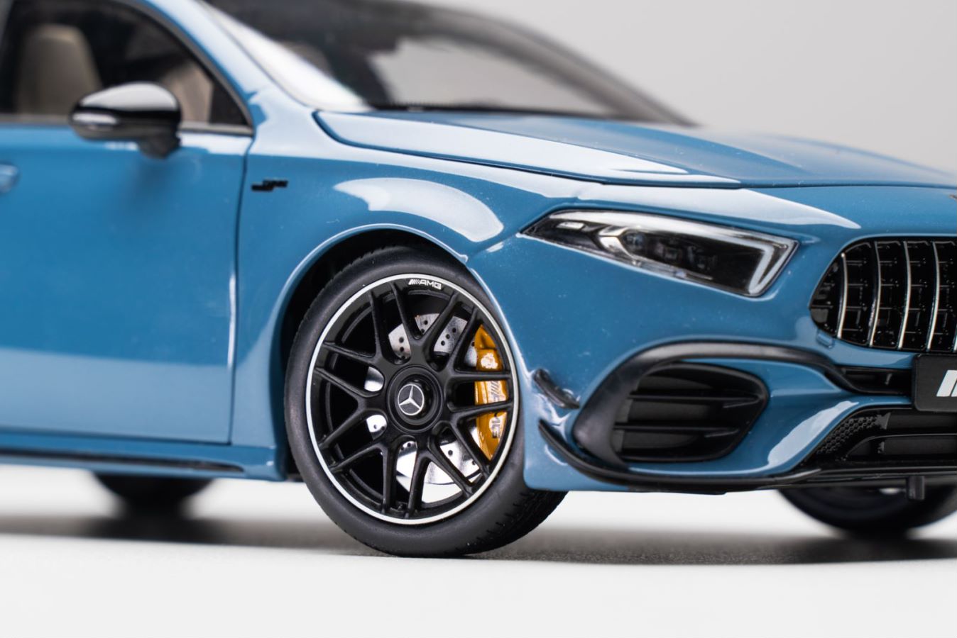 Official Mercedes-Benz 1:18 AMG A45 S Blue 100670 – Horizon Diecast