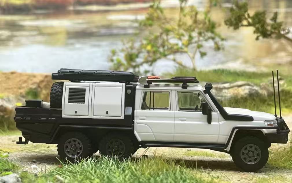 [Preorder] Autobots Models 1:64 Toyota Land Cruiser LC79 6X6 (4 Colours)